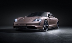 Bộ đôi xe điện Porsche Taycan bản đặc biệt ra mắt tại Triển lãm BIMS 2021