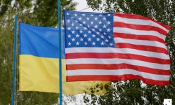 Ông Biden cam kết 'sự hỗ trợ vững chắc' cho Ukraine khi căng thẳng gia tăng với Nga