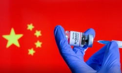 Trung Quốc cân nhắc trộn vắc xin COVID-19 để tăng tỷ lệ bảo vệ