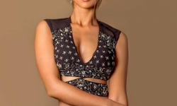 Hoa hậu Hoàn Vũ Ấn Độ nhiễm Covid-19 trước ngày sang Mỹ thi Miss Universe