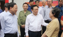 Chủ tịch Quốc hội Vương Đình Huệ kiểm tra, giám sát công tác bầu cử tại Quảng Ninh