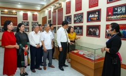 Chuyến 'về nguồn' ý nghĩa nhân kỷ niệm 71 năm ngày thành lập Hội Nhà báo Việt Nam