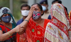 Số ca tử vong do COVID cao kỷ lục, các bang của Ấn Độ phong tỏa nghiêm ngặt