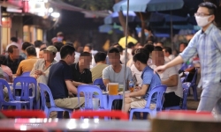 Hà Nội: Tạm dừng hoạt động quán bia, giải tỏa chợ cóc để phòng dịch Covid-19