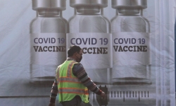 Thế giới xuất hiện 9 tỷ phú mới nổi nhờ lấy tiền thuế để sản xuất vắc xin COVID-19