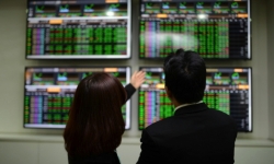Triển vọng thị trường chứng khoán: Trung hạn sáng sủa, có thể gặp rủi ro trong ngắn hạn