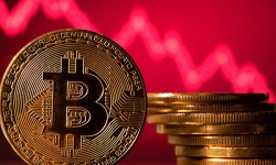 Bitcoin “nhuộm đỏ” phiên đầu tuần, vốn hóa thị trường mất gần 51 tỷ USD