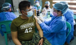 Philippines mua 40 triệu liều vắc xin COVID của Pfizer trong đơn hàng kỷ lục