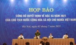 Phạm nhân quốc tịch nước ngoài đang thụ án tại Việt Nam sẽ được hưởng đặc xá như thế nào?
