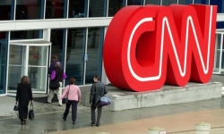 CNN sa thải 3 nhân viên vì đến văn phòng mà không tiêm phòng vắc xin COVID-19