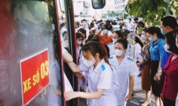 Quảng Ninh: 500 cán bộ, nhân viên y tế lên đường hỗ trợ Hà Nội chống dịch Covid-19