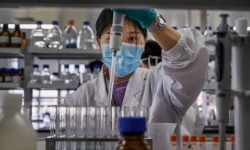 Trung Quốc tuyên bố sắp sản xuất loại vaccine ‘vượt trội hơn' Pfizer và Moderna của Mỹ