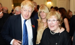 Người mẹ họa sĩ của thủ tướng Anh Boris Johnson đột ngột qua đời