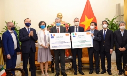 Việt Nam tiếp nhận hơn 1,4 triệu liều vắc xin do Chính phủ Pháp và Ý tặng