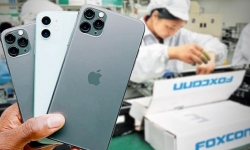 Dây chuyền sản xuất Foxconn chạy hết tốc lực, tuyển 10.000 nhân công một ngày để sản xuất iPhone 13