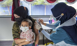 Malaysia rút ngắn thời gian 2 mũi tiêm vaccine AstraZeneca