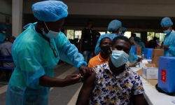 Châu Phi đối mặt với nguy cơ thiếu hụt hàng tỷ ống tiêm chuyên dụng ngừa COVID-19
