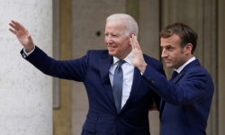 Lãnh đạo Mỹ, Pháp gặp nhau nhằm xoa dịu căng thẳng về hợp đồng vũ khí