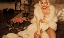 Tái hiện cảnh diễn viên Marilyn Monroe qua đời, ca sĩ Madonna nhận chỉ trích