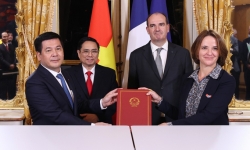 Pháp sẽ hỗ trợ thêm cho Việt Nam gần 1,4 triệu liều vắc-xin phòng Covid-19