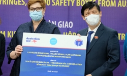 Bộ Y tế tiếp nhận trang thiết bị chống dịch từ Chính phủ Australia và UNICEF