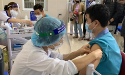 Hà Nội rút ngắn khoảng cách 2 mũi tiêm vaccine AstraZeneca