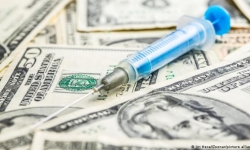 Các công ty dược phẩm kiếm 93,5 triệu USD mỗi ngày nhờ vắc xin COVID-19