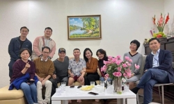 MC Thảo Vân và đồng nghiệp đến thăm NSND Công Lý