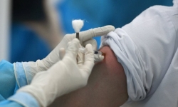Một học sinh Bắc Giang bị sốc phản vệ sau tiêm vaccine COVID-19 đã tử vong