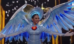 'Sự cố' của Thùy Tiên trong phần thi trang phục dân tộc tại Miss Grand 2021