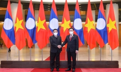 Chủ tịch Quốc hội Vương Đình Huệ đón Chủ tịch Quốc hội Lào và đoàn công tác thăm chính thức Việt Nam