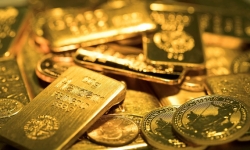 Giá vàng thế giới 2/2: Tăng nhẹ khi đồng USD giảm