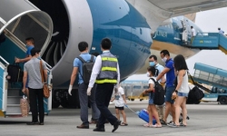 Việt Nam có kế hoạch khôi phục chuyến bay thương mại từ ngày 15/12