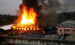 Nhà tù ở Thái Lan cháy lớn do bạo loạn vì Covid-19