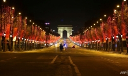 Paris hủy bắn pháo hoa vào Giáng sinh và Năm mới vì lo sợ Omicron