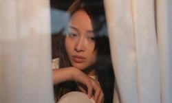 Quán quân 'Giọng hát hay Hà Nội' hát về cô đơn trong MV mới
