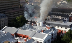 Nghi phạm bị bắt trong vụ cháy ở tòa nhà quốc hội Nam Phi