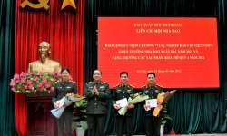 Báo Quân đội nhân dân trao tặng kỷ niệm chương 'Vì sự nghiệp báo chí Việt Nam'