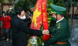 Thủ tướng dâng hương tưởng niệm các Anh hùng, liệt sĩ hy sinh trong chiến tranh bảo vệ biên giới