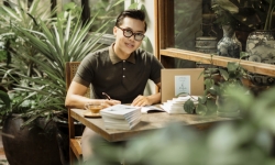 'Ở bên này thương nhớ', Lê Hoài Việt muốn truyền cảm hứng cho người ấp ủ ước mơ viết sách