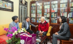 Lãnh đạo Hội Nhà báo Việt Nam thăm, chúc Tết nhà báo lão thành Phan Quang