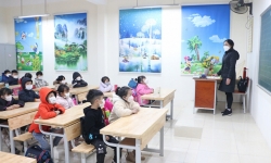 Sẽ đề xuất cho học sinh từ lớp 1 đến lớp 6 nội thành Hà Nội đi học lại từ tháng 3
