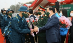 Bí thư Thành ủy Hà Nội động viên tân binh lên đường nhập ngũ