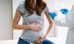 Hướng dẫn chăm sóc thai phụ mắc COVID-19 tại nhà