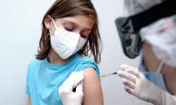 Vì sao trẻ em từ 5 đến 11 tuổi nên tiêm vaccine?