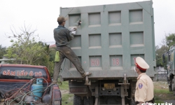 Bất cập trong nỗ lực kiểm soát xe quá tải trọng tại Thanh Hoá