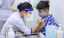 Được phân bổ gần 73.000 liều vắc xin, Hà Nội dự kiến tiêm cho học sinh lớp 6 vào ngày 17/4