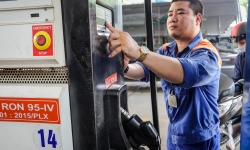Bộ Công Thương yêu cầu tăng cường chống buôn lậu, gian lận thương mại xăng dầu