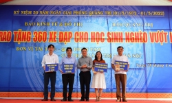 Trao tặng 360 xe đạp cho học sinh nghèo vượt khó tỉnh Quảng Trị