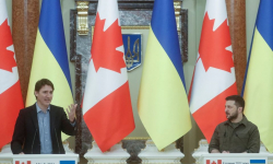 Thủ tướng Canada viện trợ vũ khí cho Ukraine trong chuyến thăm Kiev